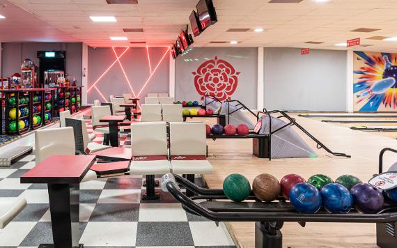 Red Rose Bowl bowling lanes.