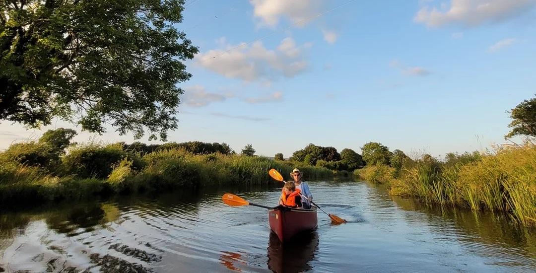 People canoeing