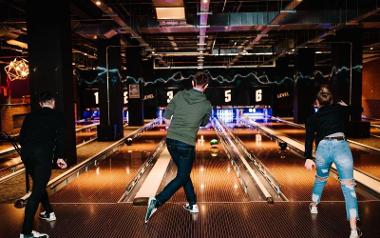 Group of people bowling at Level