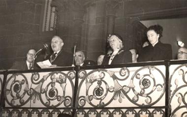 1952 Guild Mayor proclamation, Mayor and family giving speech.