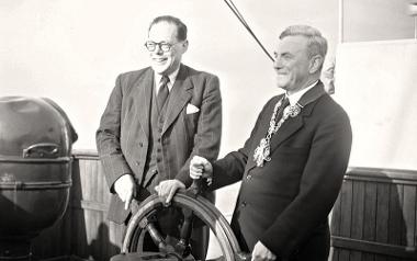 Mayor and Town Clerk posing for photograph together during 1952 Guild year.