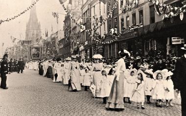 Souvenir postcard of 1902 Guild procession.